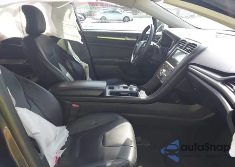 2018 Ford Fusion Titanium z USA, uszkodzony, nr VIN 3FA6P0D96JR188447